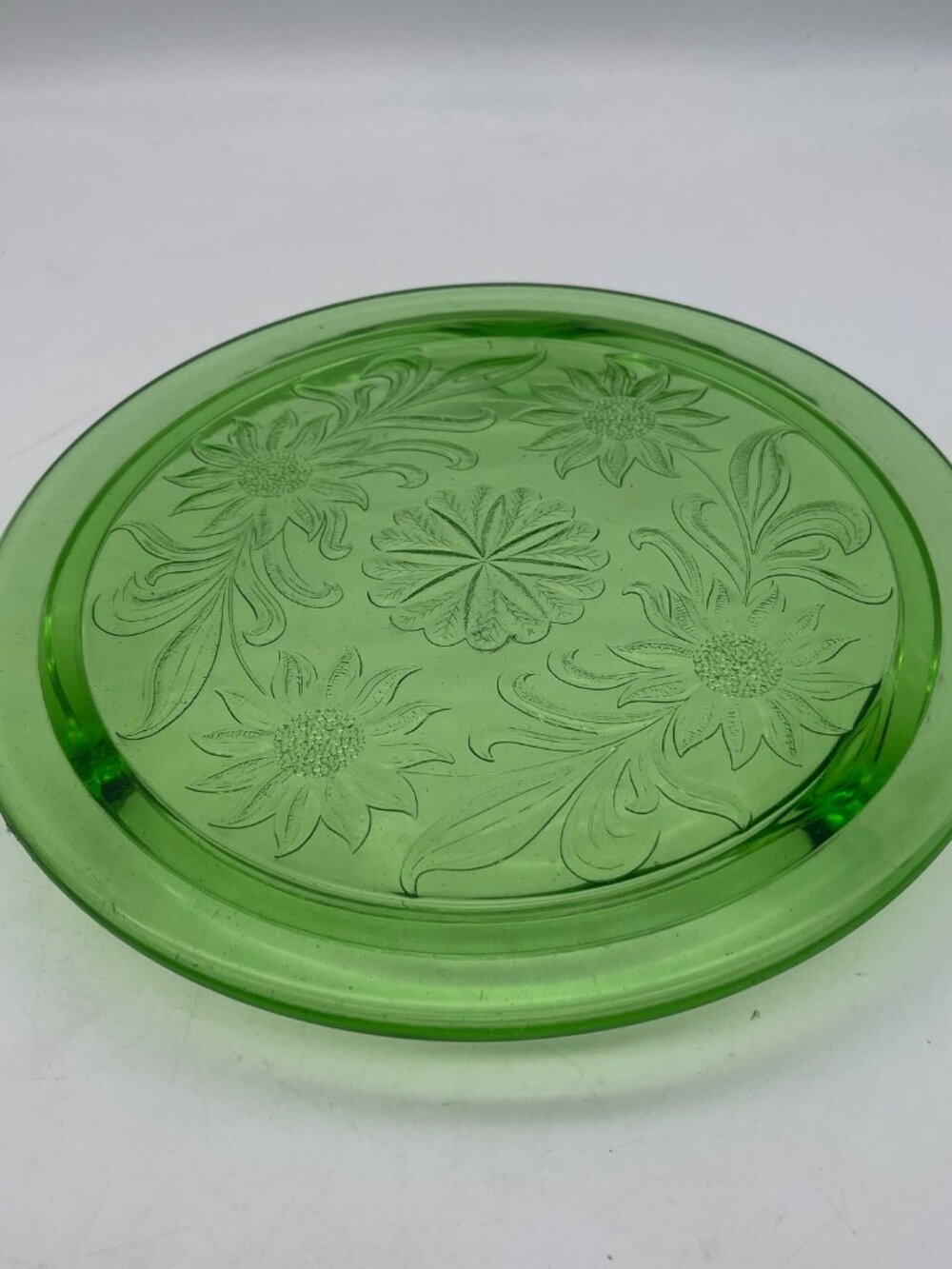 Jeanette Uranium Glass Sunflower Cake Plate Green Depression Stand Daisy Footed
